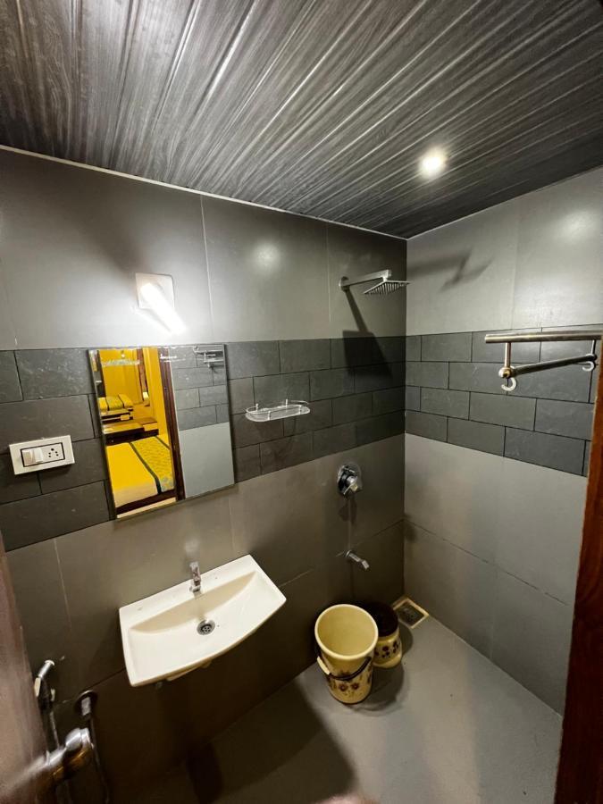 Hotel Savera Inn Morbi エクステリア 写真