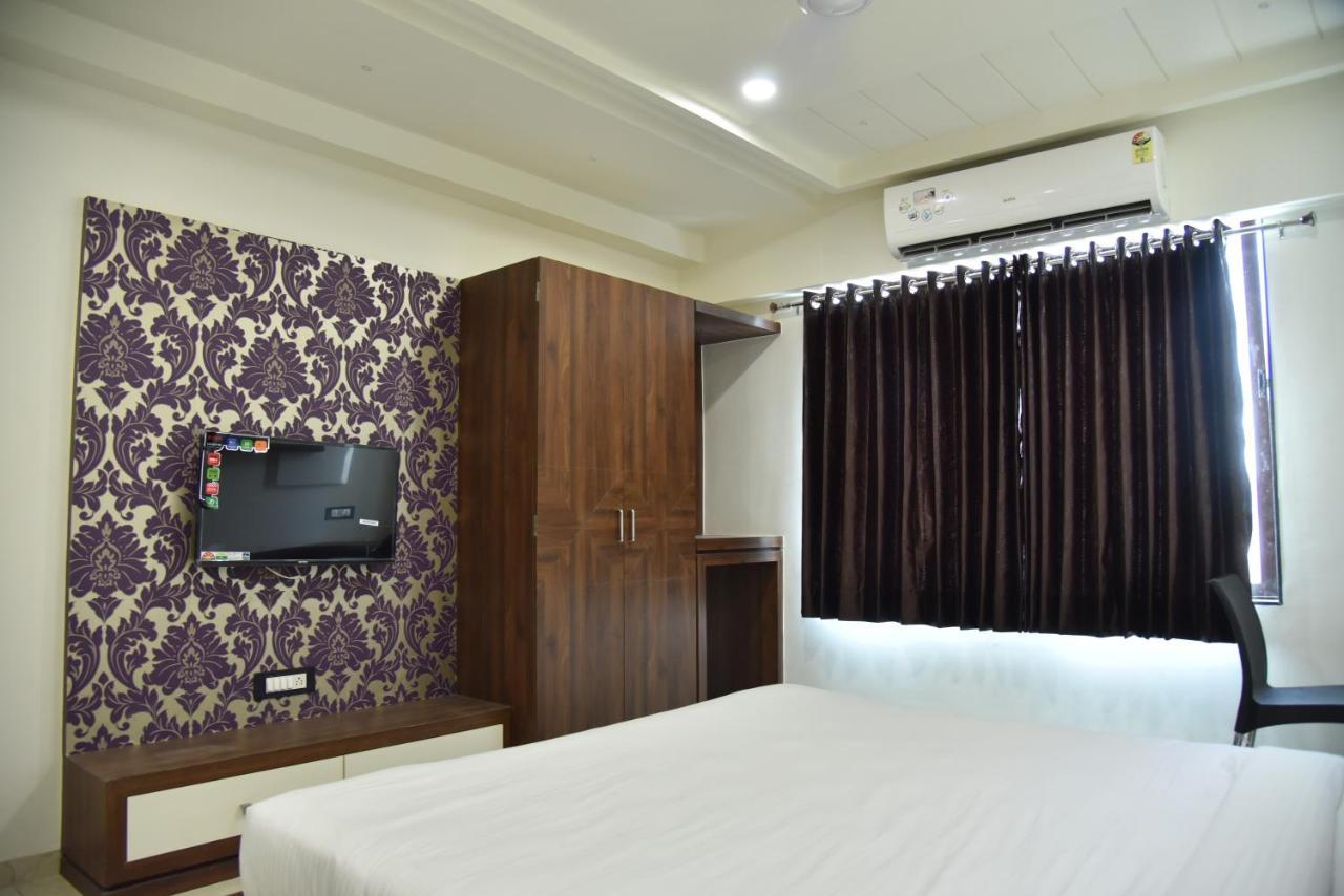 Hotel Savera Inn Morbi エクステリア 写真