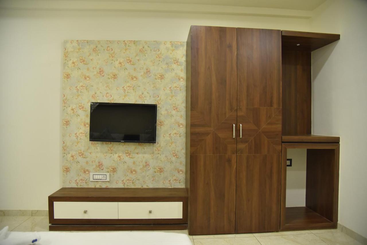Hotel Savera Inn Morbi エクステリア 写真
