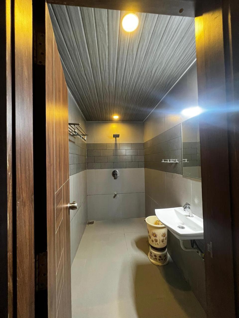 Hotel Savera Inn Morbi エクステリア 写真